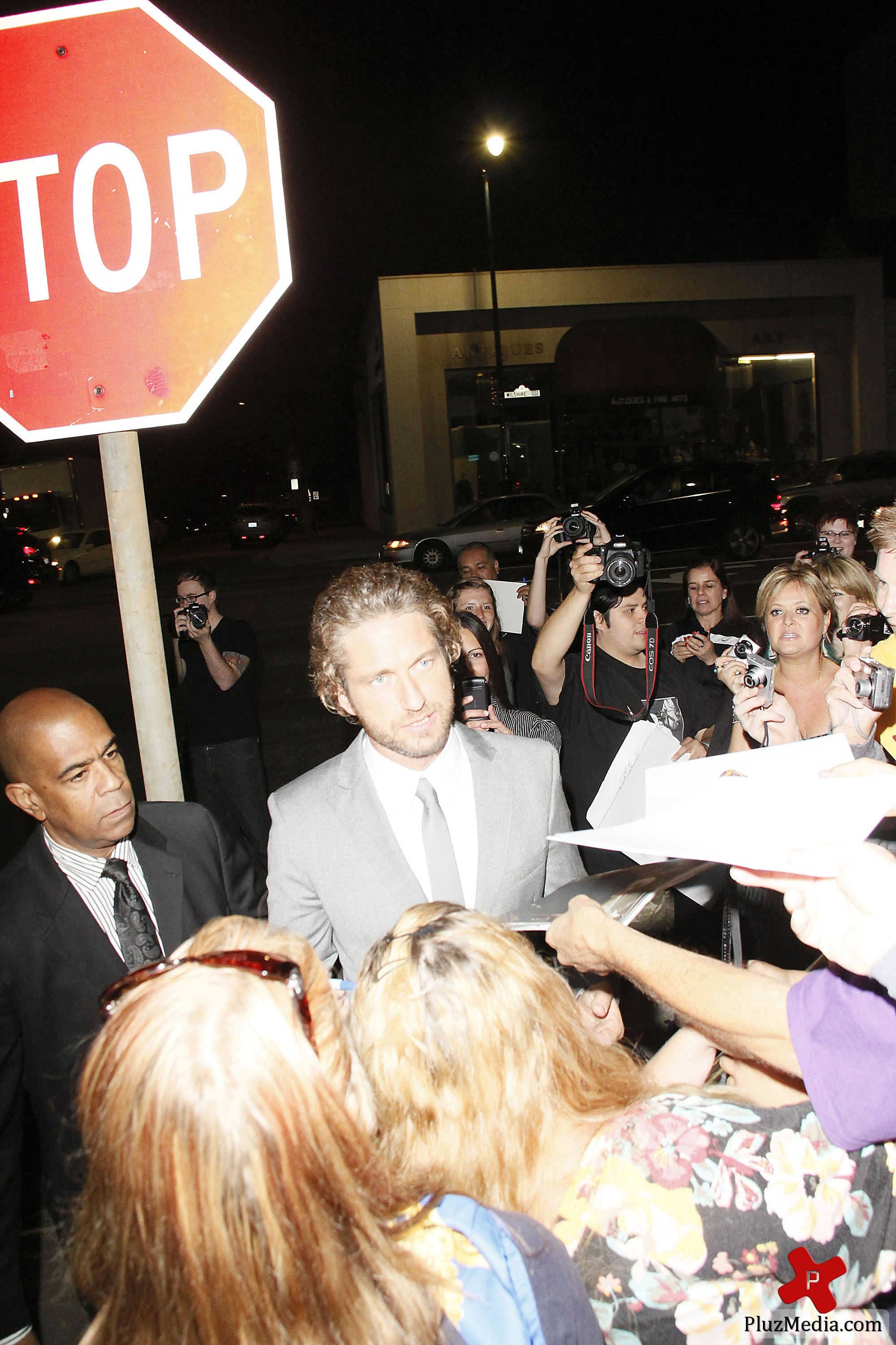 Gerard Butler signs autographs for fans at the 'Machine Gun Preacher' premiere | Picture 84227